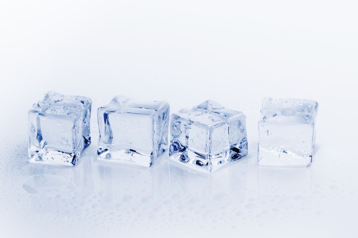 Fast Service ice-cubes-3506781_1280 Signs It’s Time to Replace Your Ice Maker Blog   